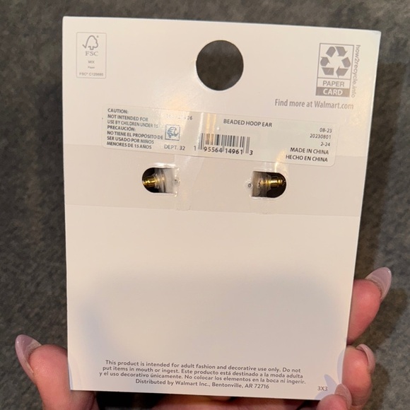 NWT- Elegant Beaded Hoop Earrings - Picture 4 of 4